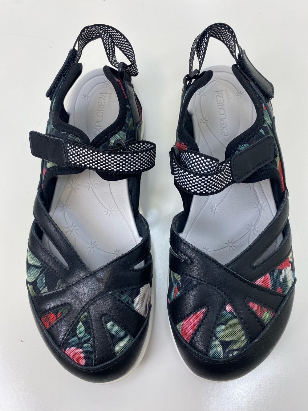Easy Spirit White and Black Explore24 Casual Sandals